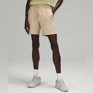 Lululemon Bowline Stretch Ripstop Short 8’ Size L in trench.